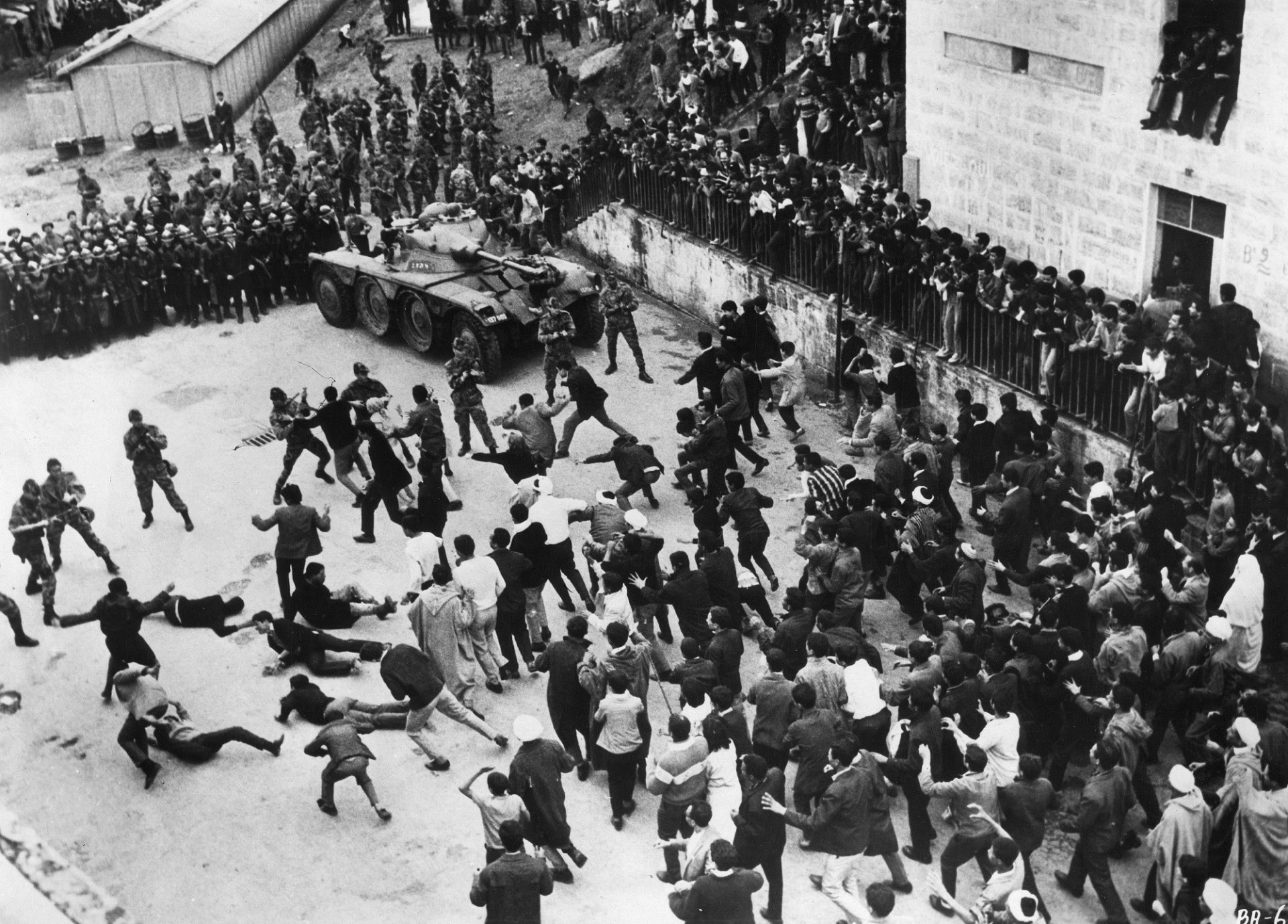 Screenshot of the film The Battle of Algiers (La Bataille d'Alger), featuring with the army, the crowd and a tank.